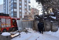 Yanan evde mahsur kalan kişiyi itfaiye erleri kurtardı