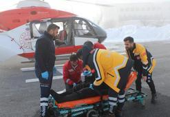 Yolu kardan kapanan köydeki Koah hastası, ambulans helikopterle hastaneye ulaştırıldı