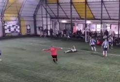 Halı sahada dili boğazına kaçan futbolcuyu maçın hakemi kurtardı