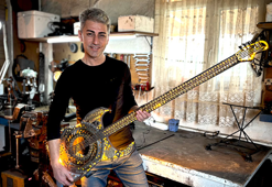 Hurda metalleri, dekoratif objelere dönüştürüyor