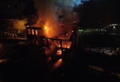 Karabük’te 2 katlı tarihi konak yandı