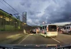 Çarptığı yaralı kadına yardım etmek yerine aracını kontrol etti