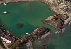 Fırtınanın taşıdığı atıklarla kapanan balıkçı barınağı açıldı