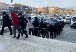 İzmir'de fuhuş operasyonunda 8 tutuklama