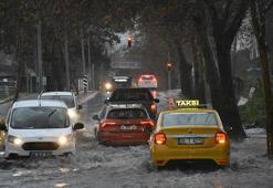 İzmir'de sağanak etkili oldu