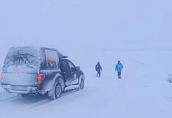 Yolu kardan kapanan yerleşim yerlerine ulaşıp, 1 haftada 57 hastayı kurtardılar