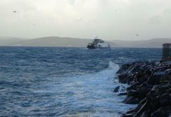 Çanakkale'de fırtına deniz ulaşımını olumsuz etkiliyor