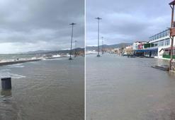 Balıkesir'de lodos etkili oldu; deniz taştı