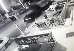 Çatıdan kopan yalıtım malzemesi caddeye düştü; o anlar kamerada