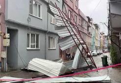Bursa’da fırtına ve kuvvetli yağış; çatılar uçtu, deniz taştı