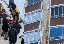 Servis beklerken başına buz sarkıtı düşen öğrenci ağır yaralandı