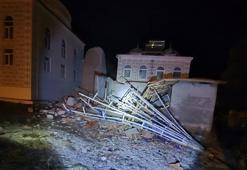 Manisa’da fırtınada cami minaresi devrildi