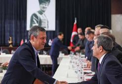 Özgür Özel, il başkanları ve kanaat önderleri ile görüştü