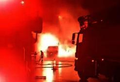 Gaziantep’te çocuk bezi yüklü TIR yandı