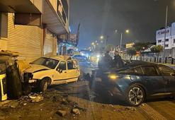 Kontrolden çıkan otomobil, park halindeki 4 araca çarptı; kaza anı kamerada