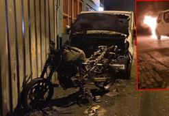 Fatih’te motosiklette çıkan yangın minibüse sıçradı