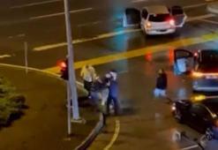 Kazaya karışanlar, sürücüyü darbetti; 3 gözaltı