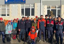 Kamp için çıktıkları dağda mahsur kalan 24 kişi kurtarıldı
