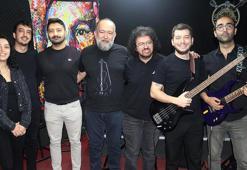 'Kulak Zarı' orkestrasının rockçı doktorları