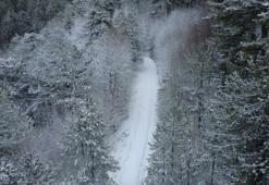Manisa'nın yüksek kesimlerinde kar yağışı etkili oldu