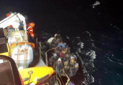 İzmir'de göçmen botu yarı batık bulundu; 37 kişi kurtarıldı, 1 kişinin cansız bedeni bulundu