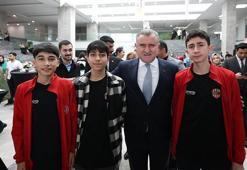 Bakan Bak: Gençlerimizle sürekli etkileşim içindeyiz