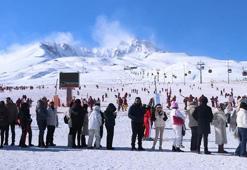 Erciyes Kayak Merkezi’nde hafta sonu yoğunluğu