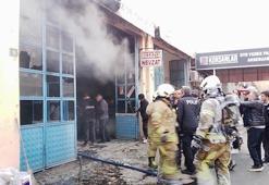 Silivri'de kaporta dükkanında çıkan yangında iki otomobil zarar gördü