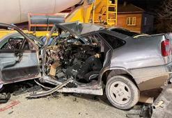 Beton mikseriyle çarpışan otomobilin sürücüsü yaralandı