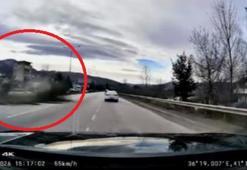 Takla atıp karşı yöne geçen otomobilin 2 araca çarptığı kaza kamerada: 4 yaralı