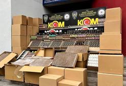 Adana'da kaçak makaron ve tütün operasyonu; 2 tutuklama