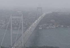 Fatih Sultan Mehmet Köprüsü'nde kar yağışı havadan görüntülendi