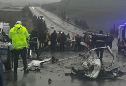 Adıyaman'da yolcu otobüsü ile otomobil çarpıştı; 3 ölü, 3 yaralı