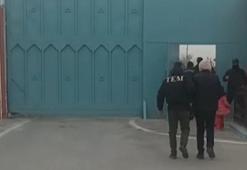 9 yıldır aranan FETÖ firarisi kardeşinin kimliğiyle saklandığı evde yakalandı