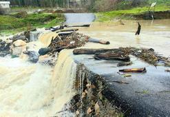 Küçük Melen Çayı taştı; 2 köy yolu ulaşıma kapandı