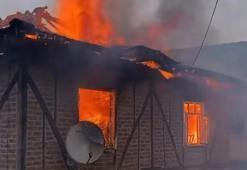 Bartın'da 2 katlı ahşap ve samanlık yandı