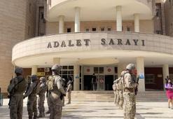 Kaçak göçmenlere sahte evrak düzenleyen şebekeye operasyon: 20 gözaltı