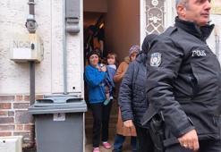 Yangında mahsur kalan çocuk ile kedileri itfaiye ekipleri kurtardı