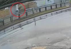 Yolun karşısına geçerken otomobilin çarptığı yaya öldü