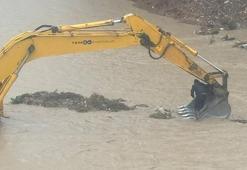 Otomobil çaya düştü, mahsur kalan sürücü kurtarıldı