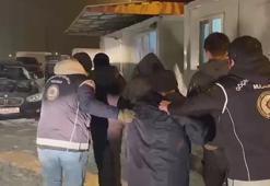 Saman balyalarının arasında 3 kaçak göçmen yakalandı