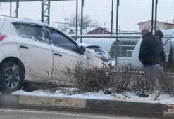 Refüje çıkan otomobilin sürücüsü yaralandı
