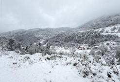 Bartın'da kar yağışı nedeniyle 43 köy yolu ulaşıma kapandı