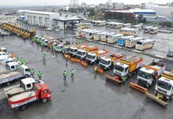Sultangazi'de kar ve buzlanmaya karşı çalışmalar sürüyor