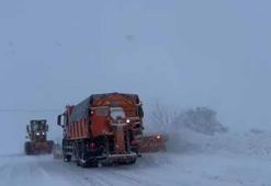 Tunceli’de 300 yerleşim yerinin yolu kar yağışı nedeniyle ulaşıma kapandı