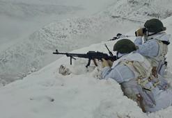 Mehmetçik, zorlu kış koşullarında hudut güvenliği için görevde