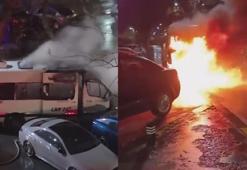 Beylikdüzü'nde seyir halindeki servis minibüsü alev alev yandı