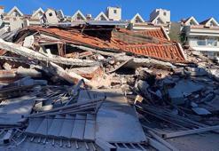 Marmaris'te tadilattaki 5 katlı apart otel çöktü