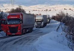 Ardahan’da TIR kaydı, uluslararası yol trafiğe kapandı