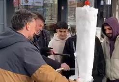 Bursa'da döner ustasından 'kardan döner' ikramı